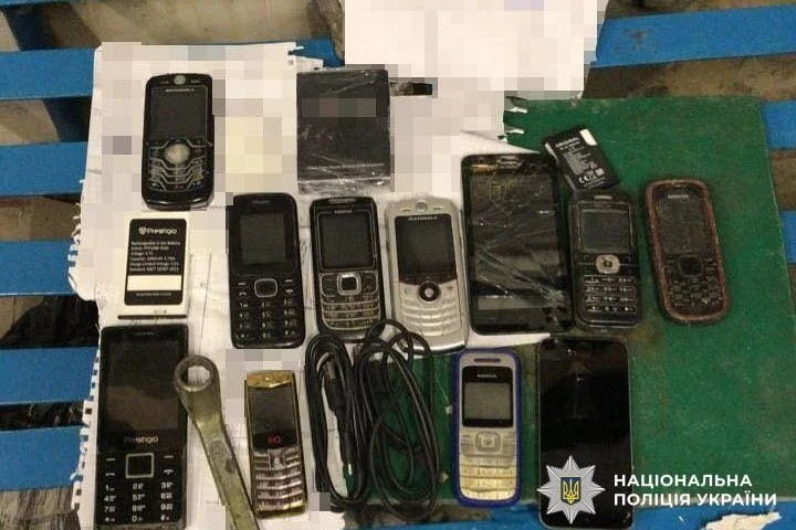 Вимагали гроші у СІЗО та погрожували: чоловіка з Дубровиці засудили до 9 років вʼязниці