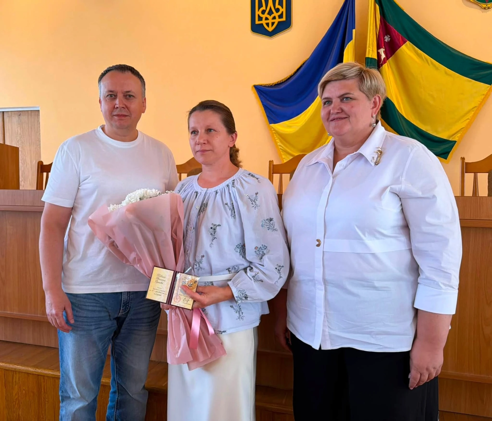 193 дитини на 35 неньок: у Сарненському районі вручили почесні відзнаки багатодітним матерям