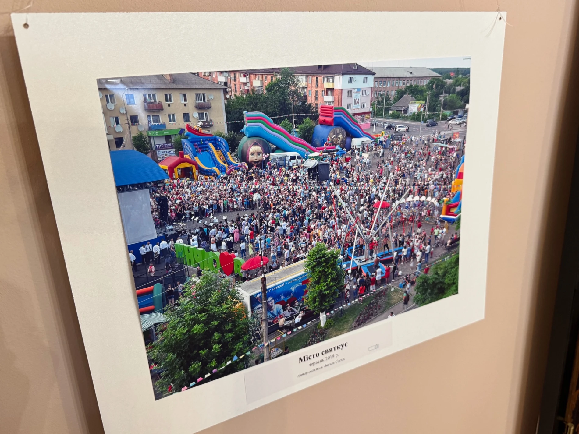 Історія в об’єктиві: у Сарнах відкрили виставку світлин художника та фотографа Василя Сосюка