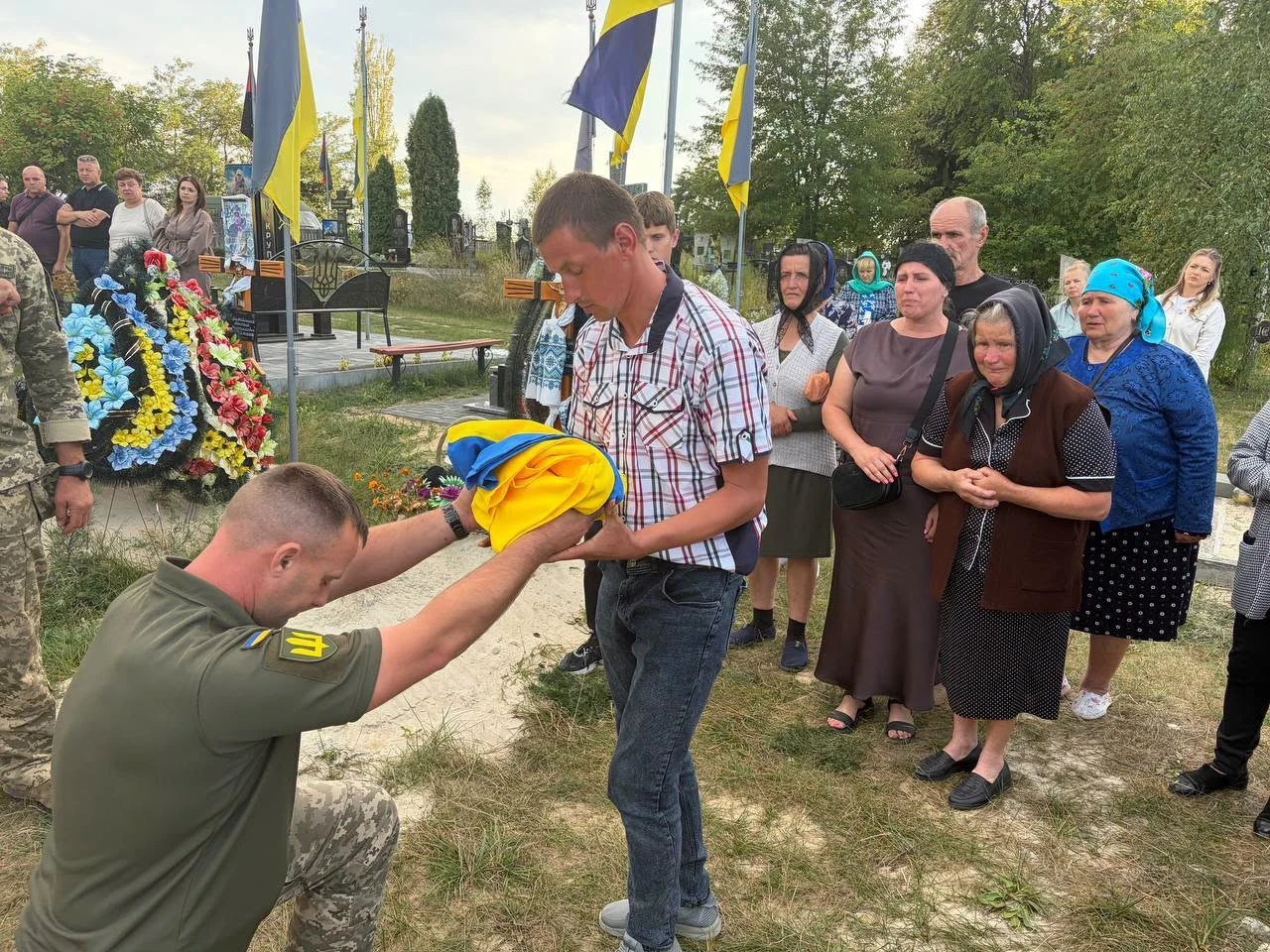 У Рокитнівській громаді попрощалися зі старшим сержантом Миколою Ничипорчуком