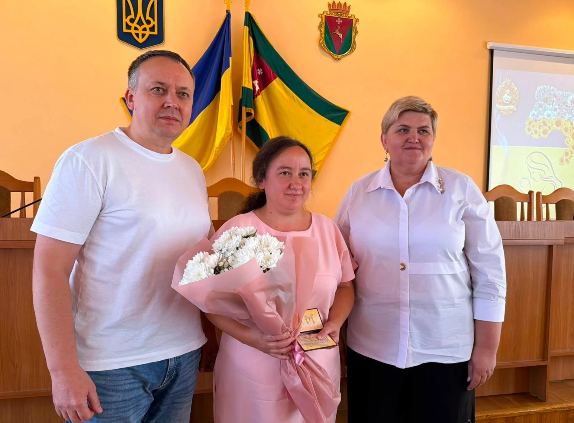 193 дитини на 35 неньок: у Сарненському районі вручили почесні відзнаки багатодітним матерям