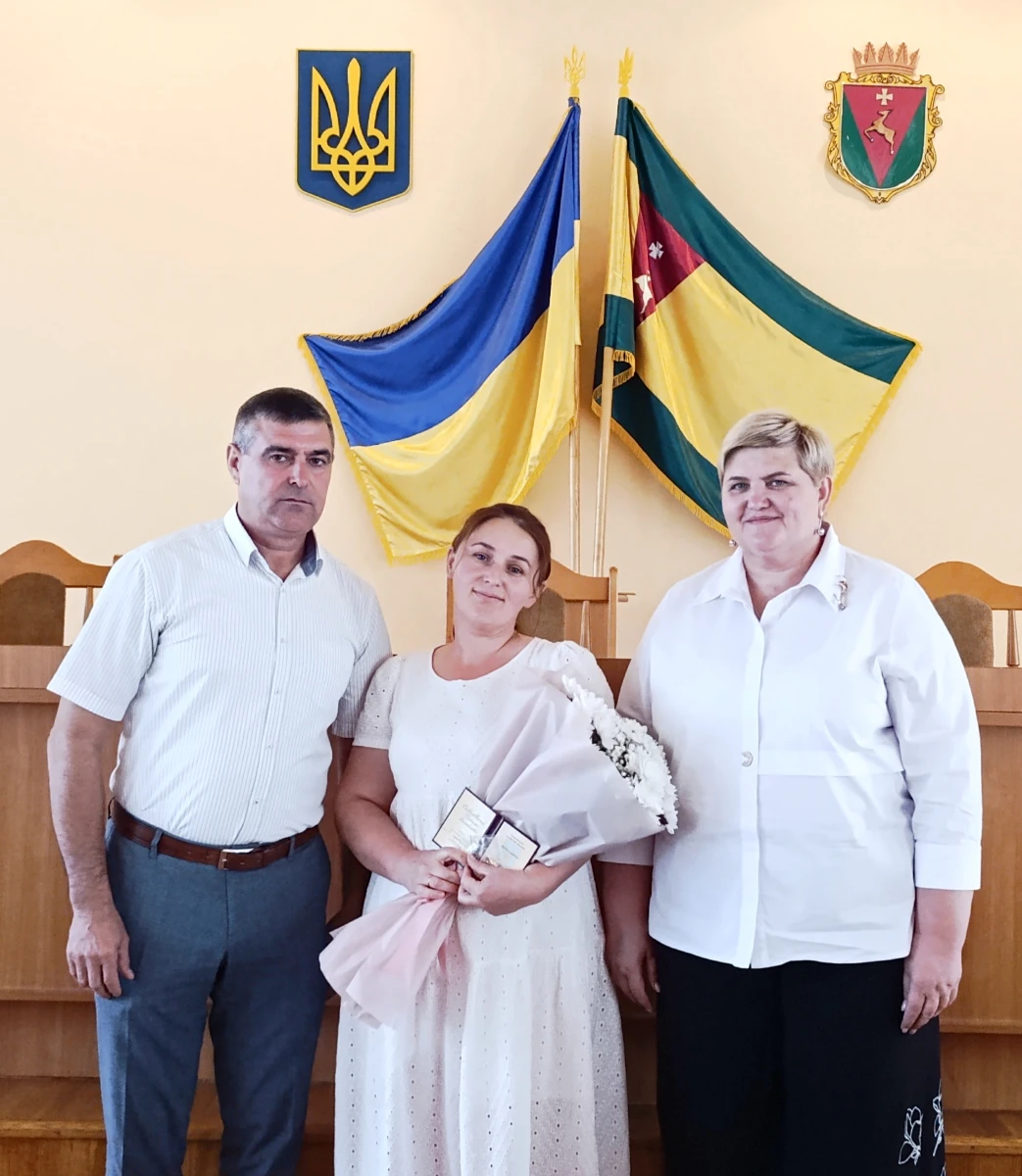193 дитини на 35 неньок: у Сарненському районі вручили почесні відзнаки багатодітним матерям