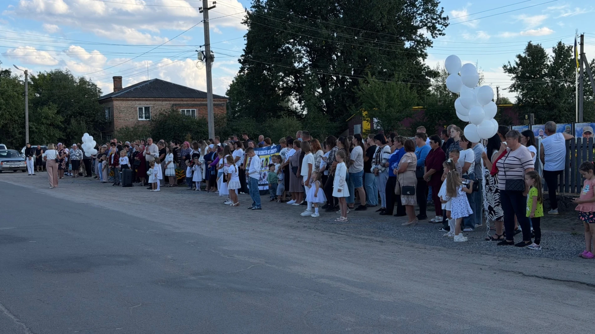 «Між небом і землею», «Серце Надії» та перша акція: у громадах Сарненщини підтримали тих, хто чекає