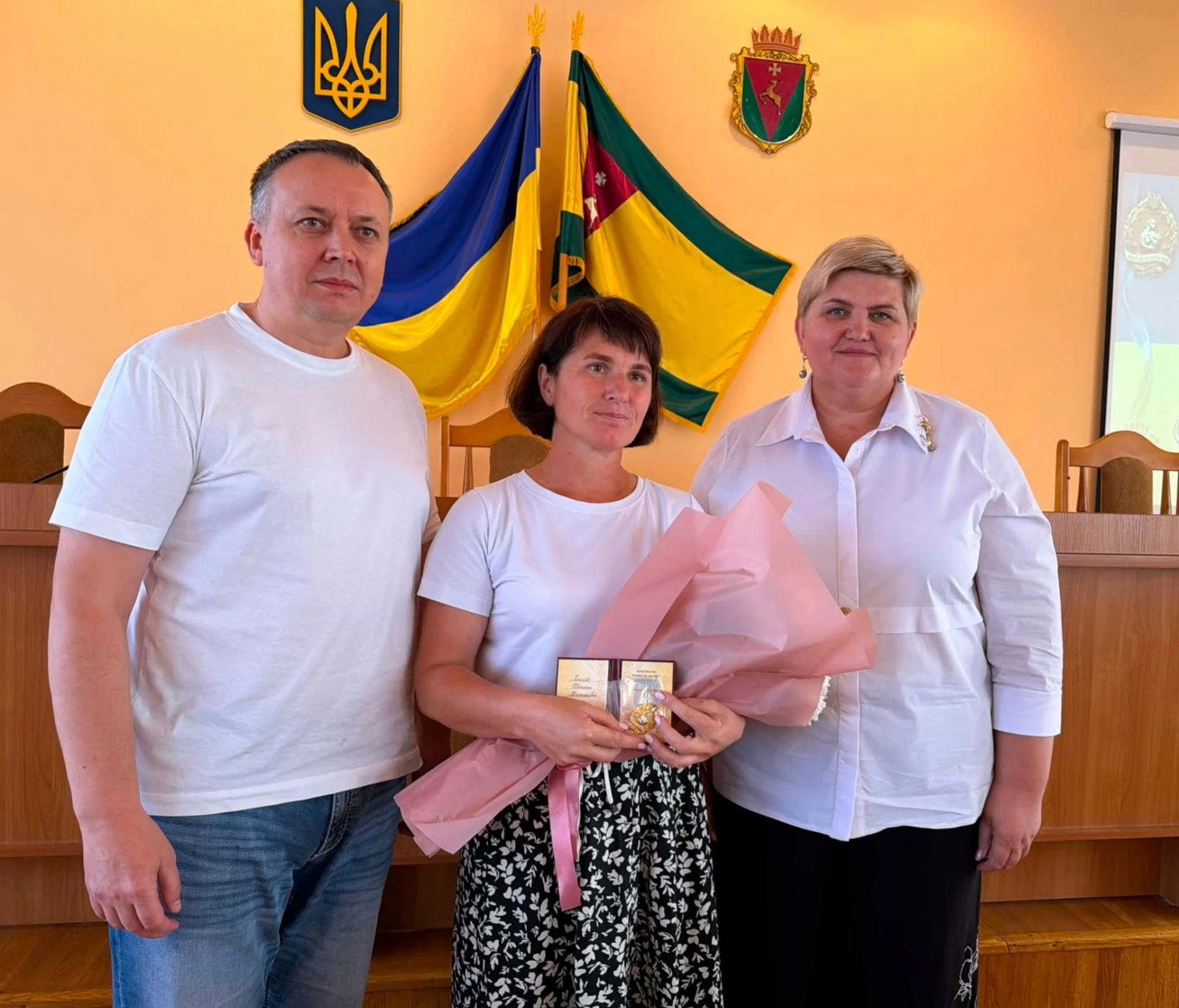 193 дитини на 35 неньок: у Сарненському районі вручили почесні відзнаки багатодітним матерям