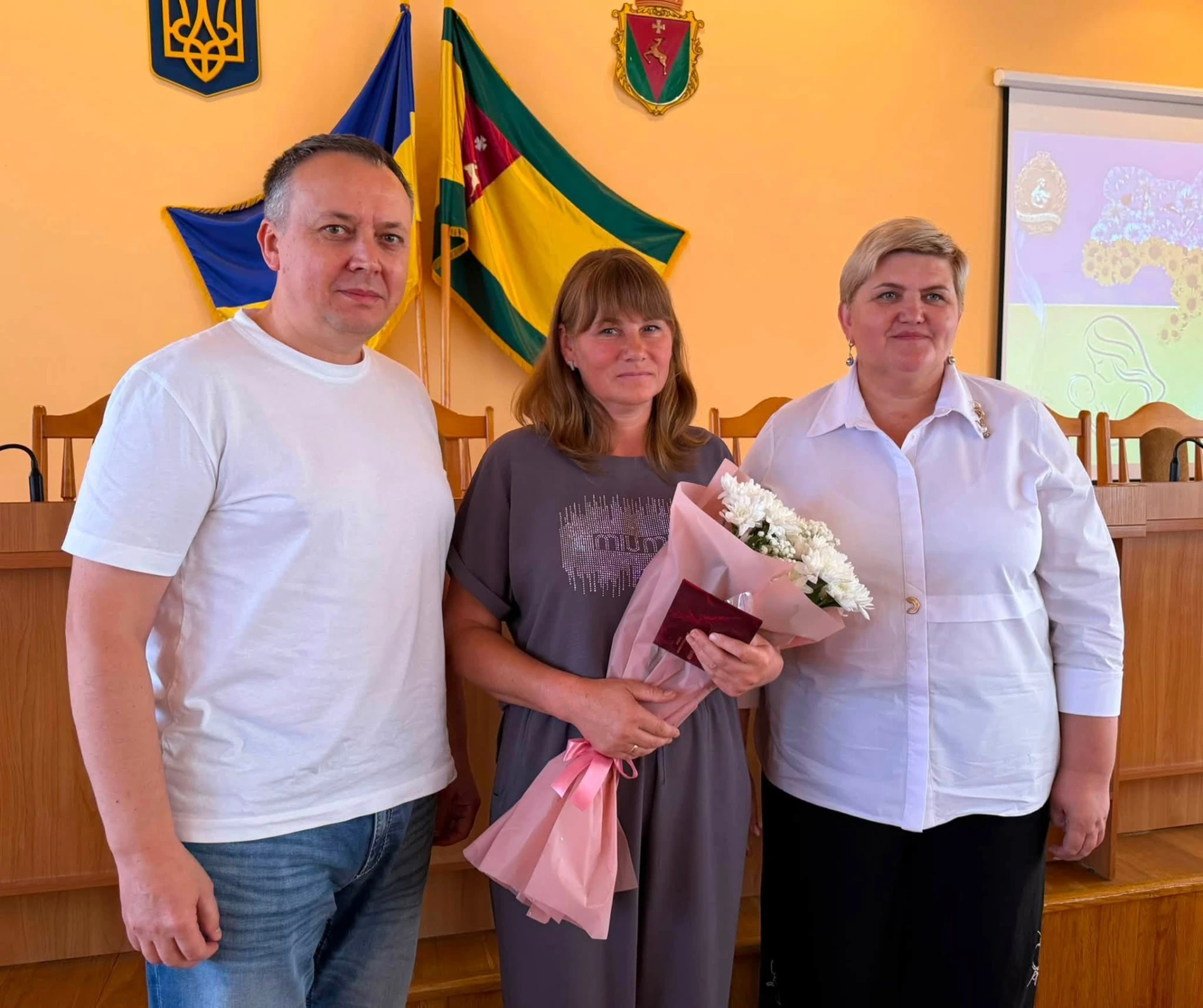 193 дитини на 35 неньок: у Сарненському районі вручили почесні відзнаки багатодітним матерям