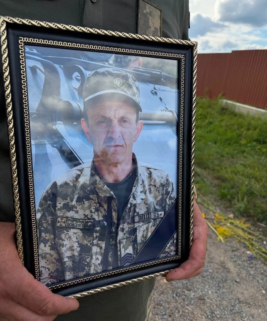 У Рокитнівській громаді попрощалися зі старшим сержантом Миколою Ничипорчуком