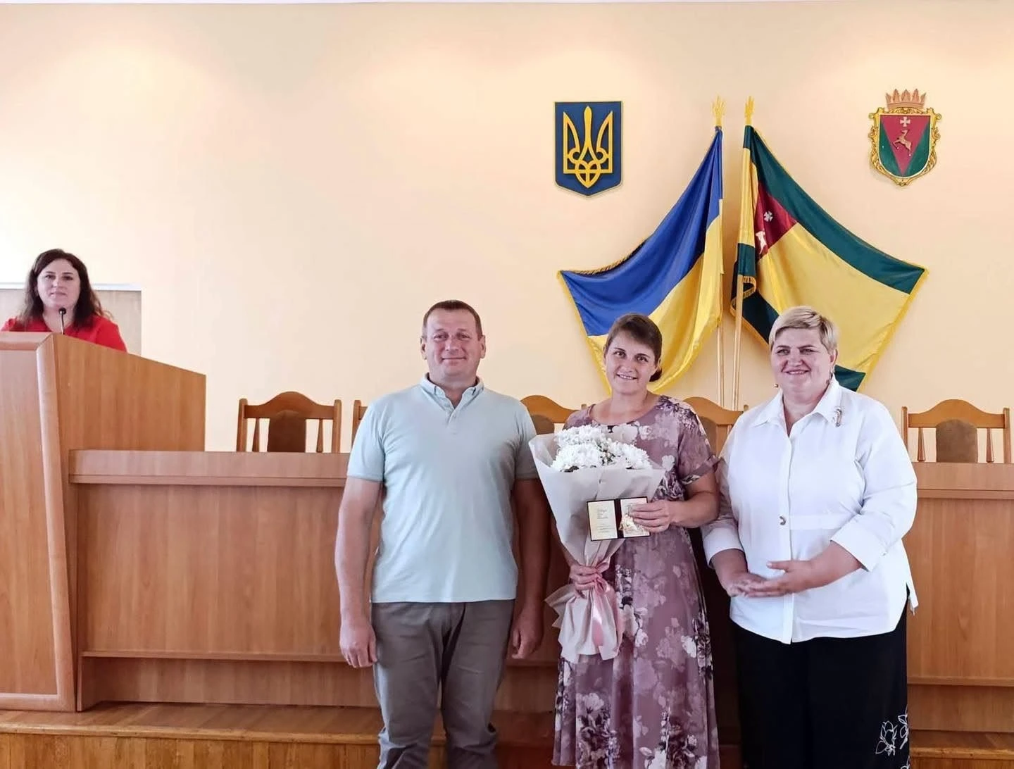 193 дитини на 35 неньок: у Сарненському районі вручили почесні відзнаки багатодітним матерям