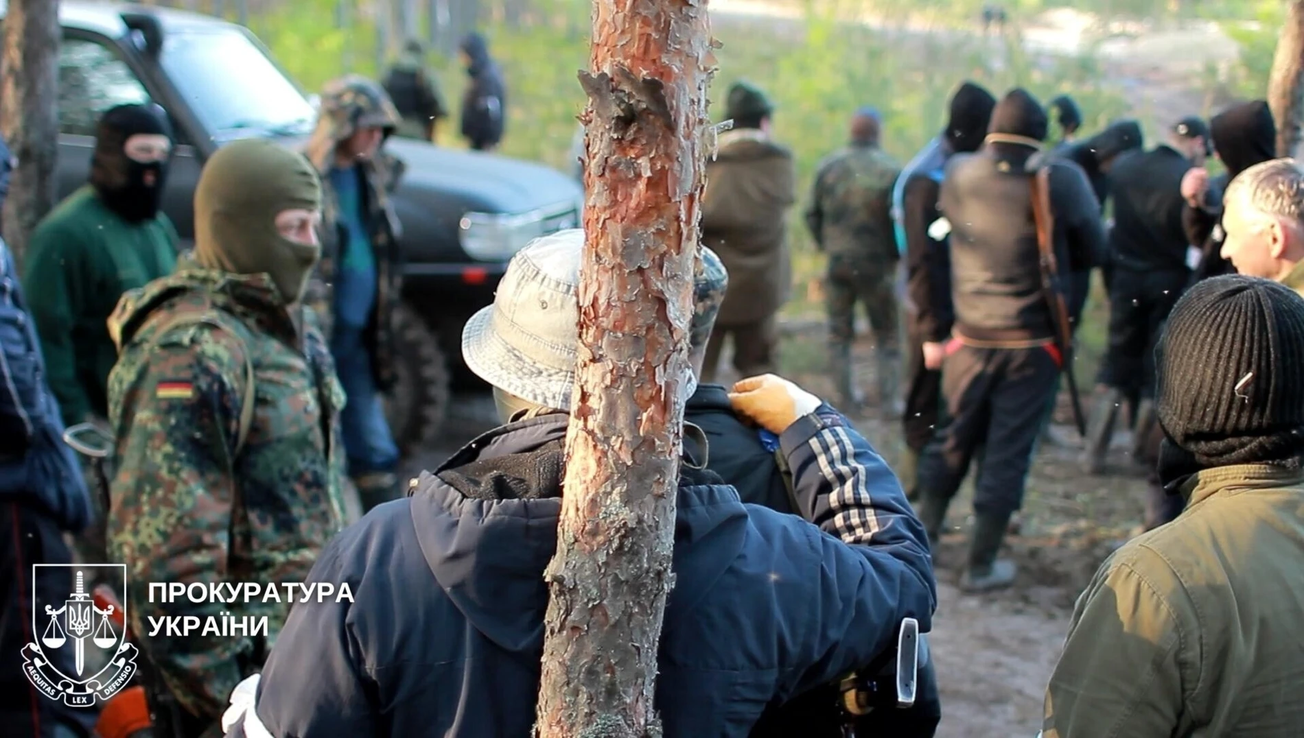 Стріляли по авто і били людей: на Сарненщині засудили 11 «керівників» над бурштинокапачами