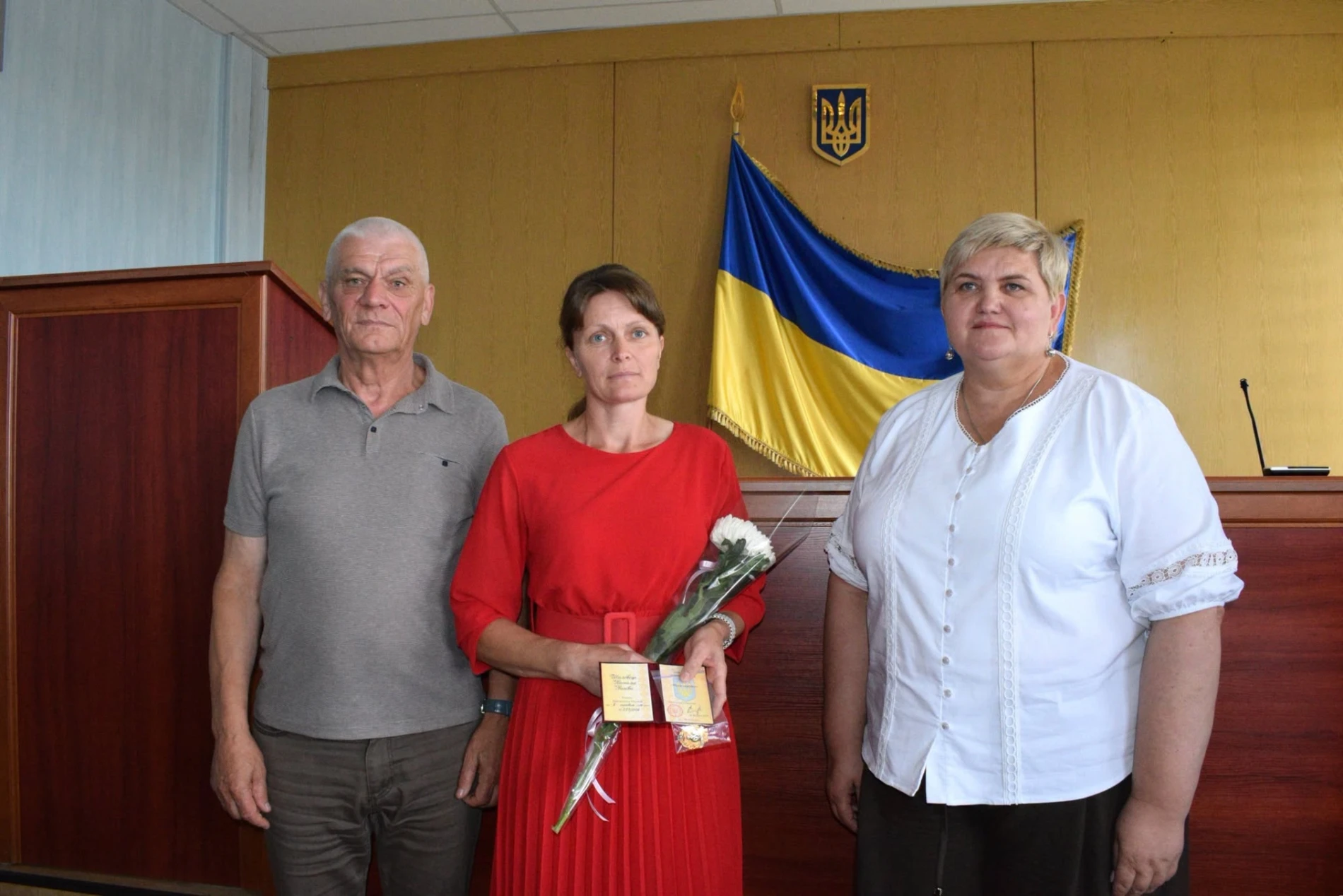 193 дитини на 35 неньок: у Сарненському районі вручили почесні відзнаки багатодітним матерям