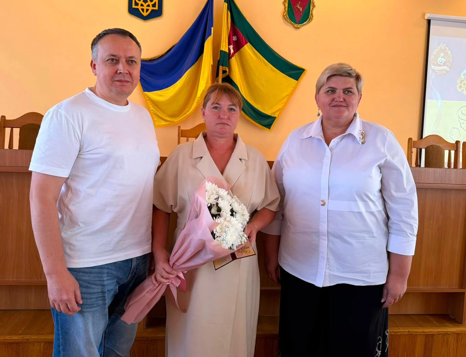 193 дитини на 35 неньок: у Сарненському районі вручили почесні відзнаки багатодітним матерям