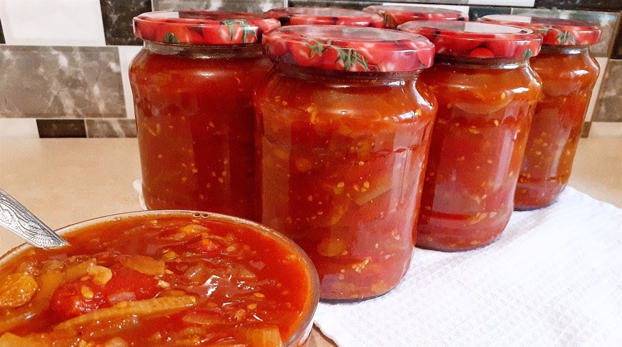 томатний соус з родзинками