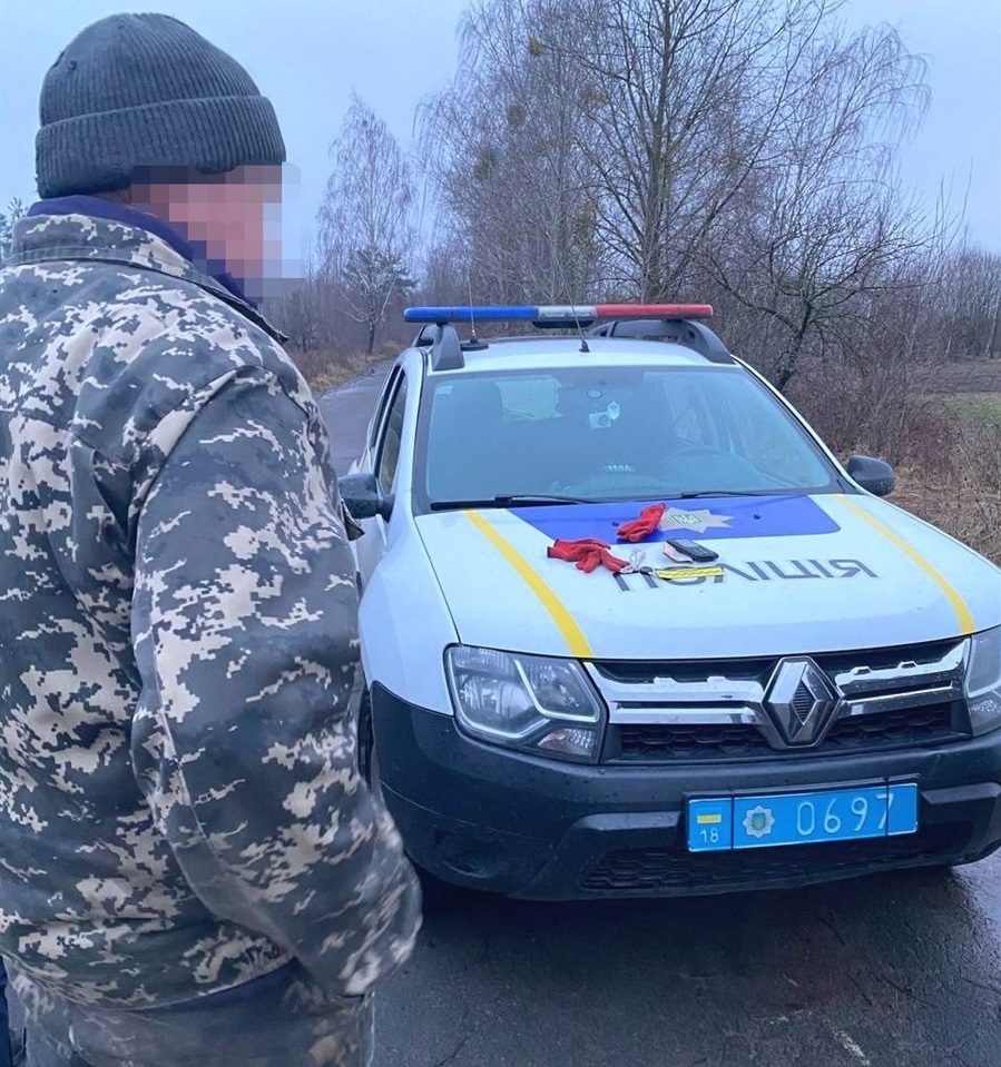 З місця події.