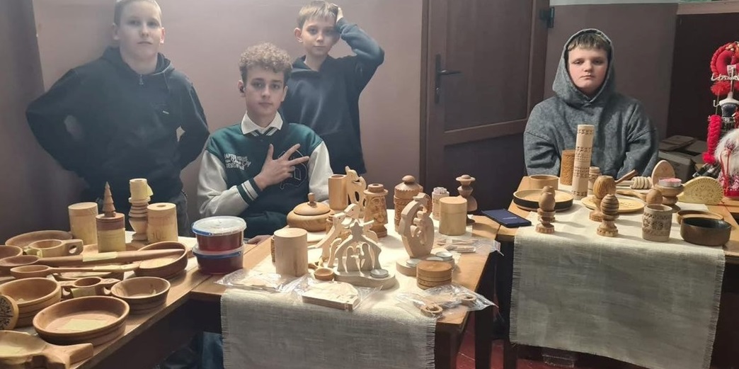 Діти, які навчаються у Центрі дитячої та юнацької творчості міста Сарни.