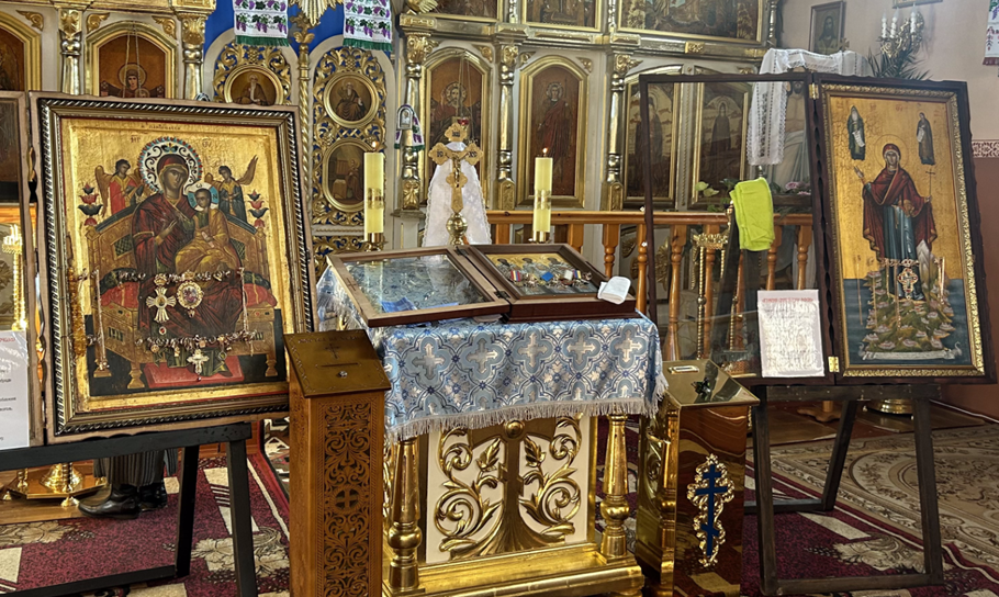Чудотворні ікони у храмі в Сарнах.