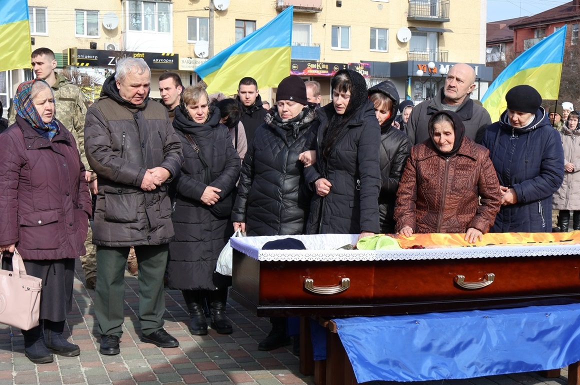 Родина загиблого воїна.
