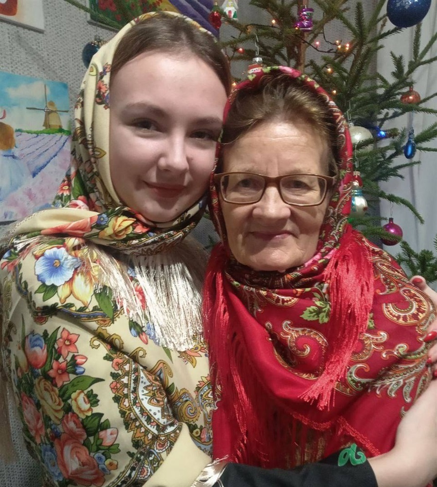 Ніна Степанівна з онучкою Варею.