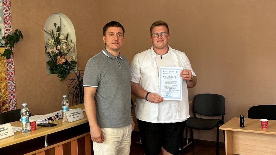 Денис Вакулко та Руслан Серпенінов на засіданні виконкому.
