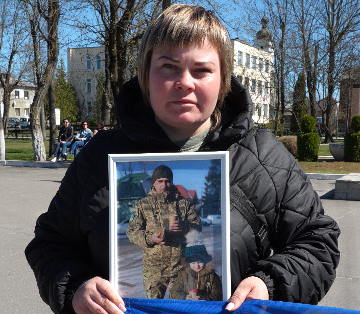 Тетяна з портретом брата на акції.