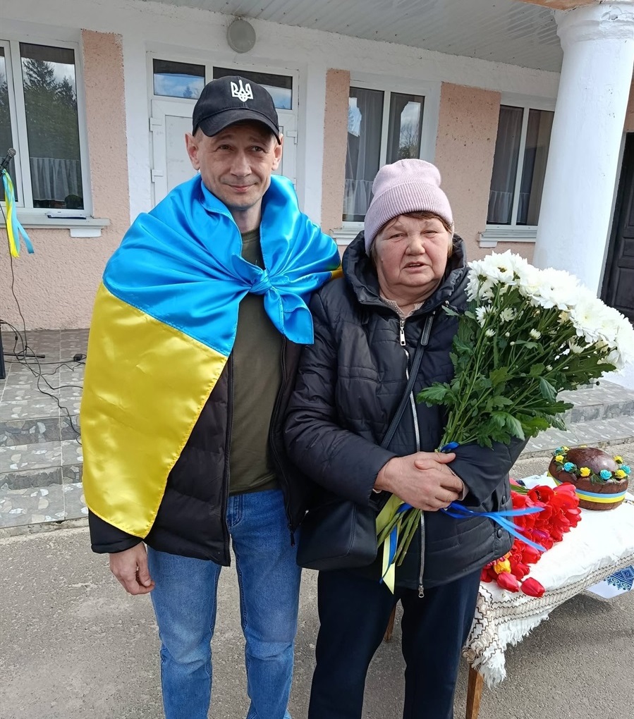 Зустріч захисника у рідній громаді.