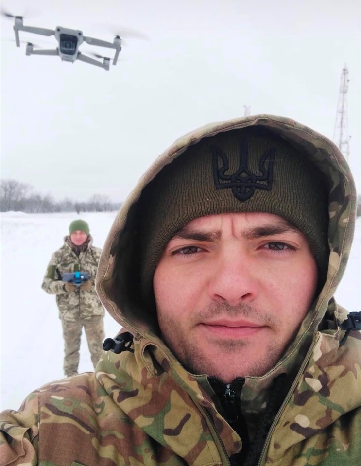 Владислав пройшов навчання по управлінню дронами.