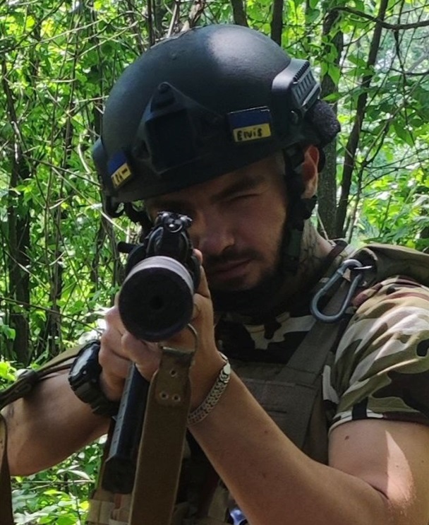 Владислав під час служби.