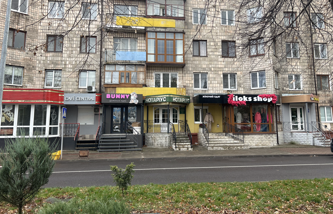 Комерційні площі в житловому будинку на Широкій.