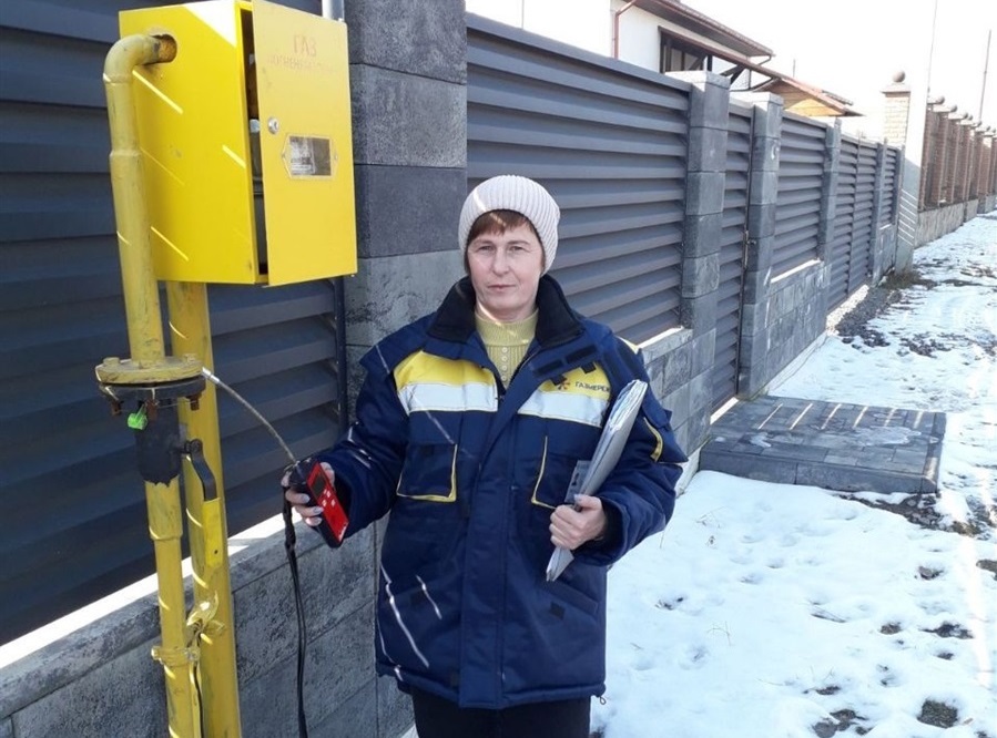 Зінаїда Дем’яновська під час роботи.