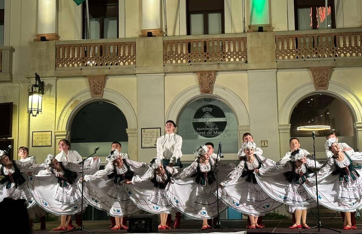 «Вояж» виступає в Іспанії.