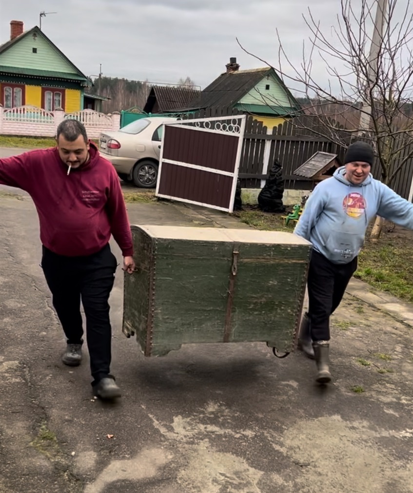 Деревʼяна скриня.