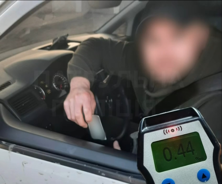 Водій під час перевірки на стан сп'яніння.