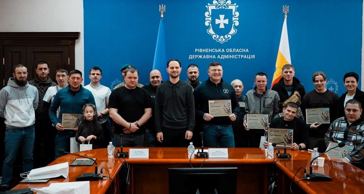 Нагородження сертифікатами ветеранів.