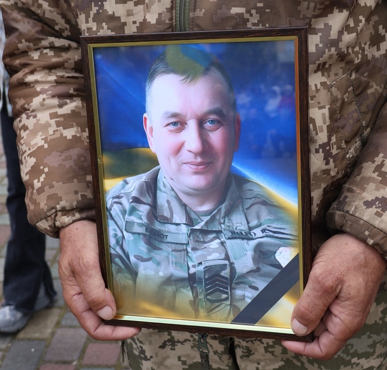 Портрет загиблого захисника Івана Дулачика.