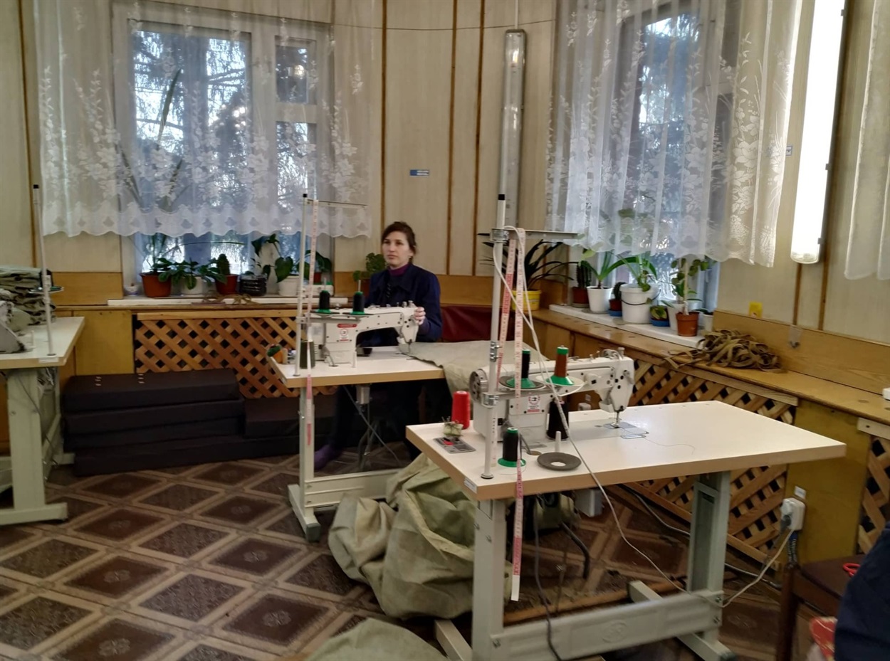У швейному цеху шиють сидіння для броньованих машин