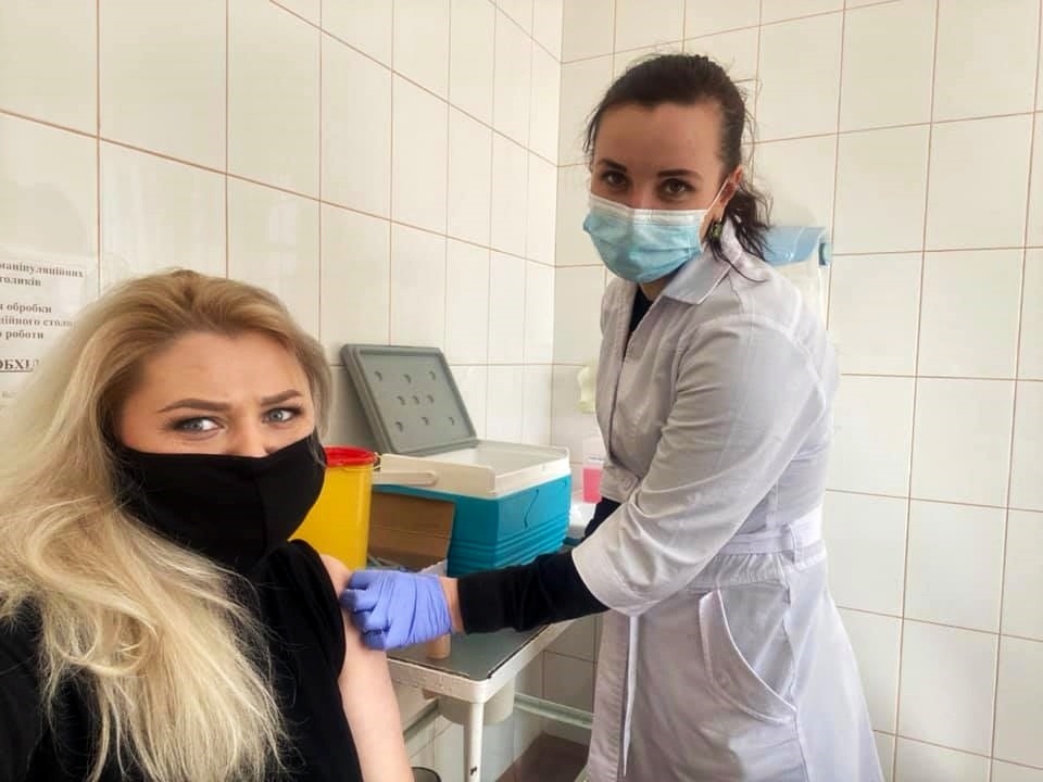 Анна Маковецька та медсестра Оксана Соловей.