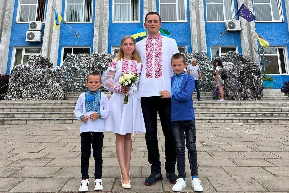 Подружжя Наталія та Констянтин разом з дітьми.