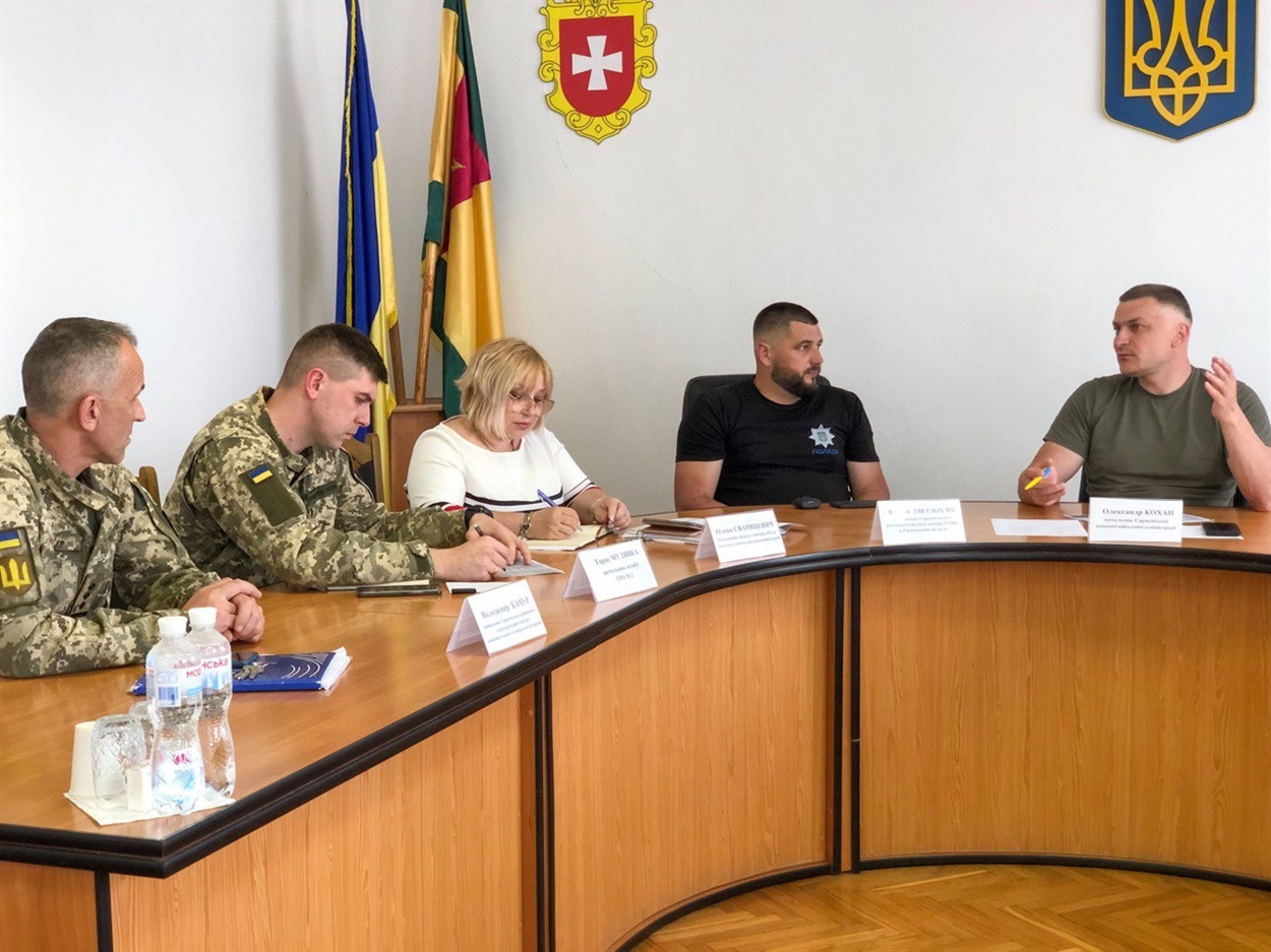 Під час наради.