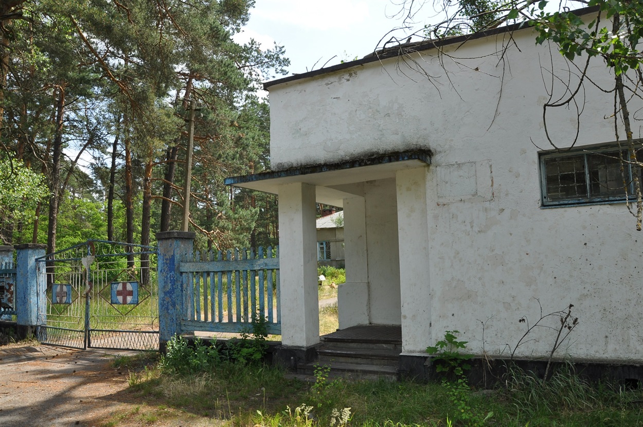Приміщення покинутої туберкульозного диспансеру в селі Страшеве