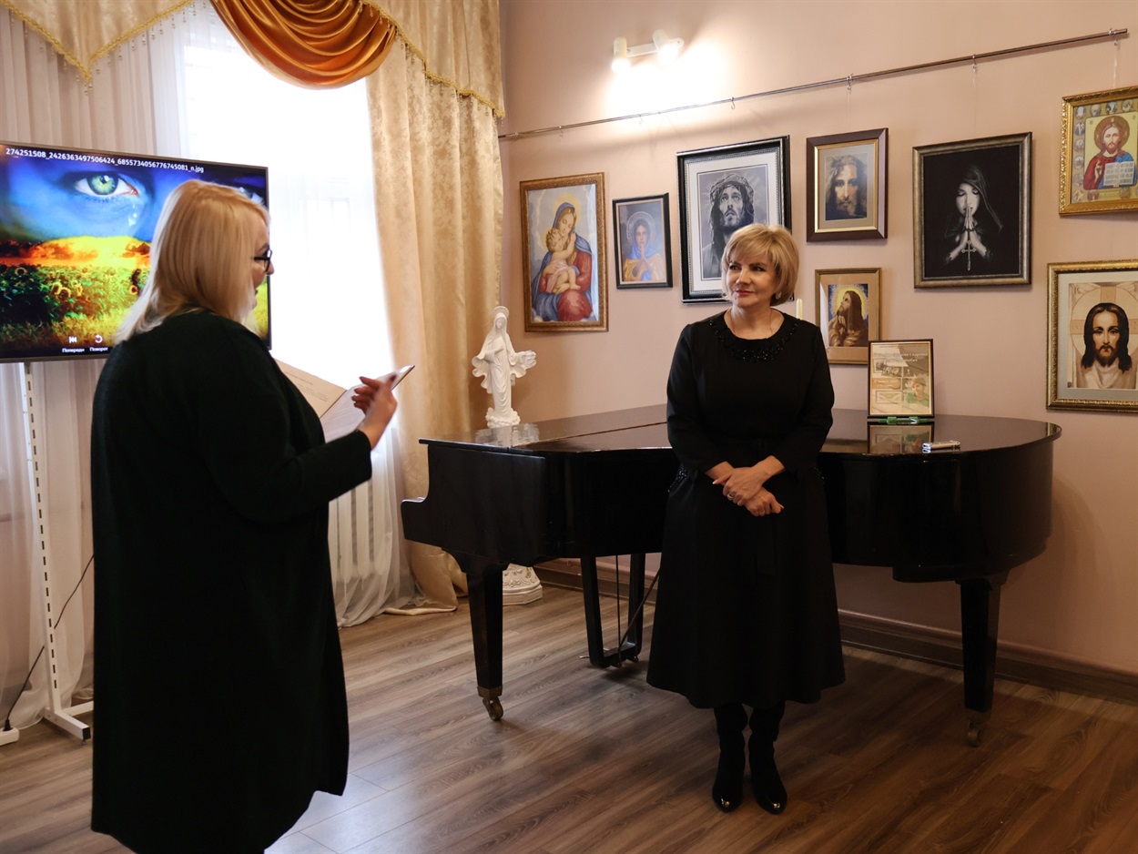 Директорка музею Вікторія Дашко з майстринею Надією Потапович.
