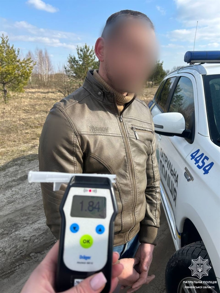 зупинили мотоцикліста напідпитку сарни