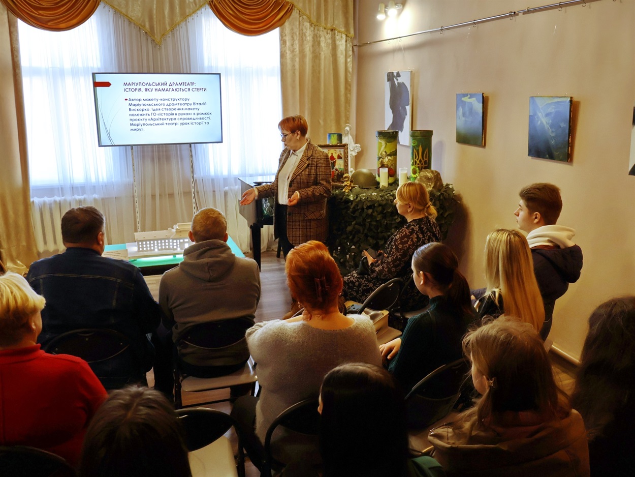 Ірина Гусак розповідає про драмтеатр.