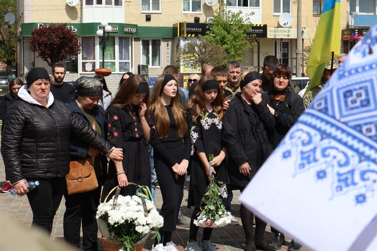 Родина загиблого воїна.