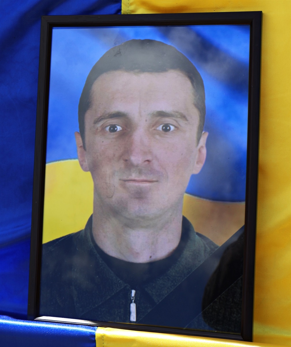 Портрет загиблого воїна Василя Бовгіри.