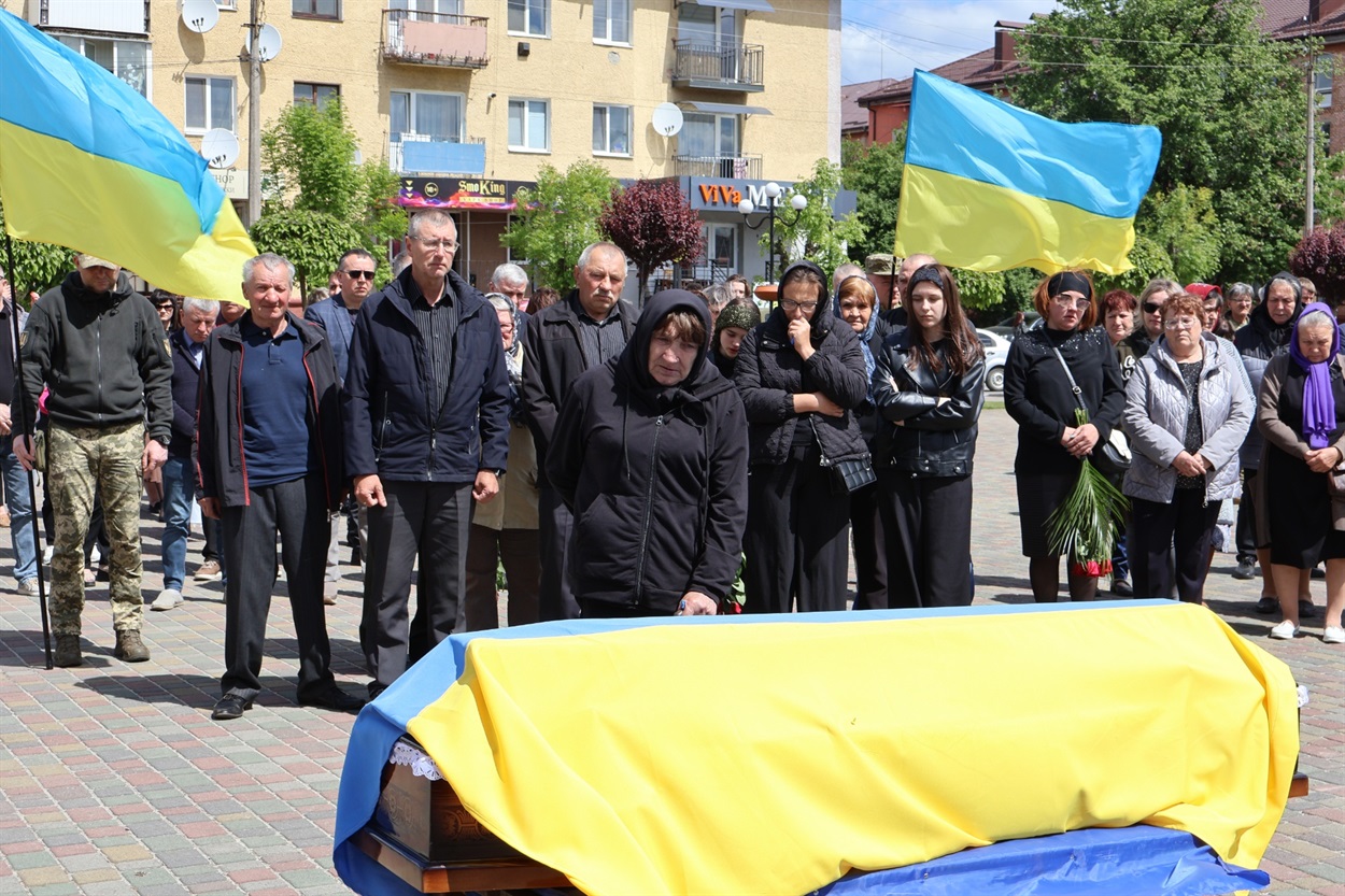 Родина загиблого воїна.