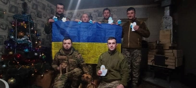 Ангели, яких учні передали воїнам 24 ОМБр імені Короля Данила.