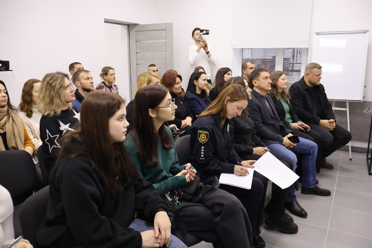 Під час відкриття Сарненського молодіжного центру.