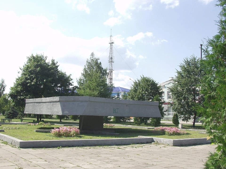 Архівне фото фонтану на центральній алеї.