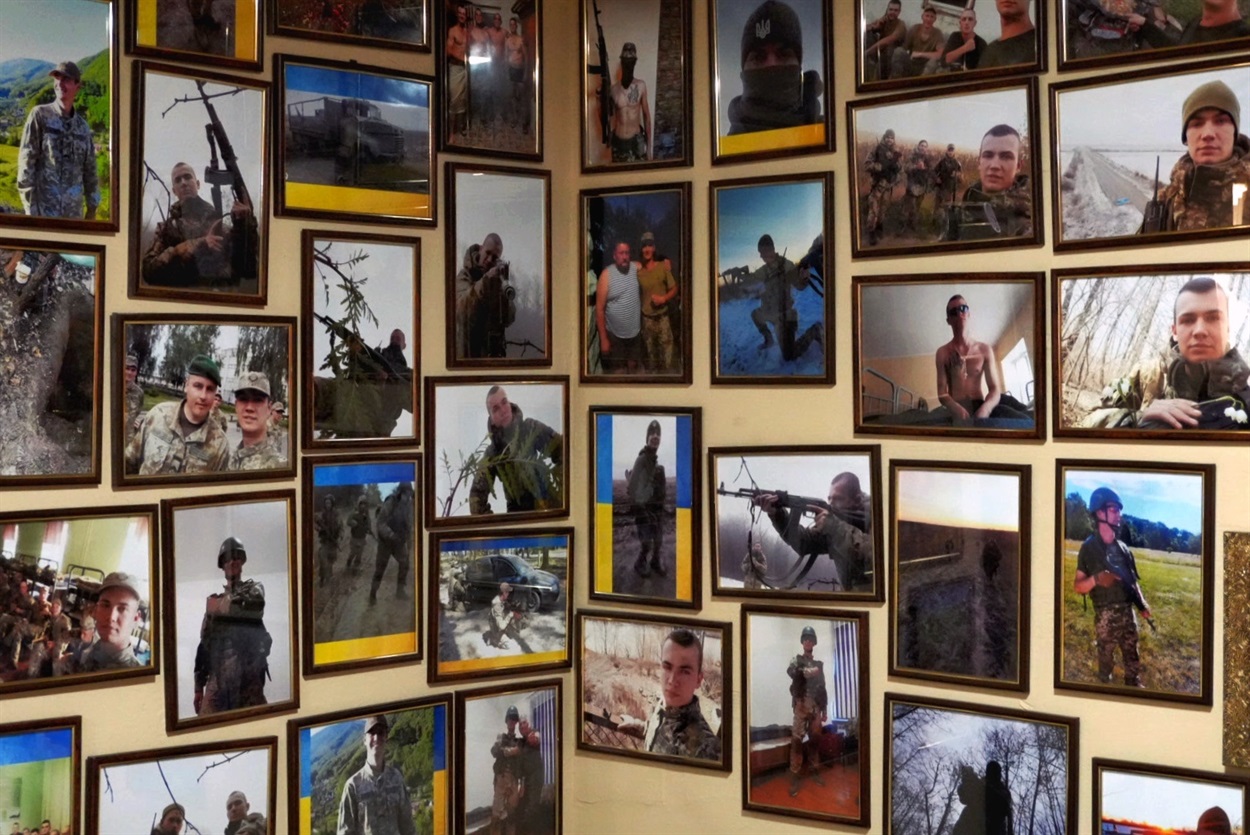 Фотоспогади в музейній кімнаті.