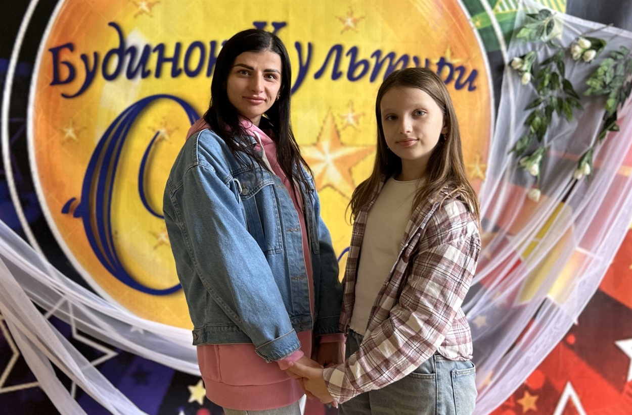 Аліна з донькою Валерією, яка займається в студії.