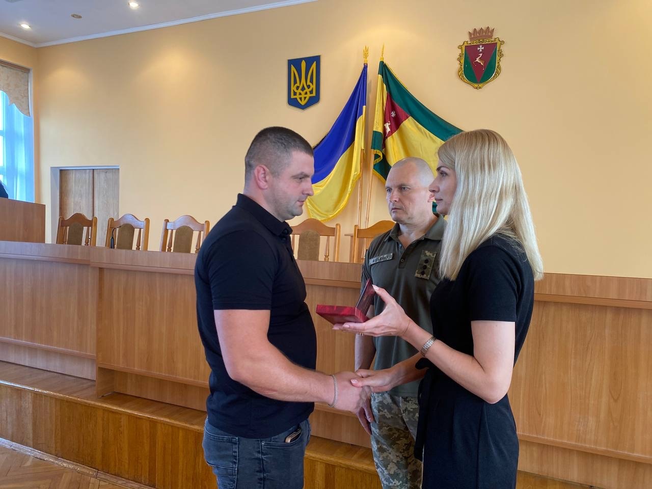 У Сарнах орденами й відзнакою нагородили полеглих військових із району