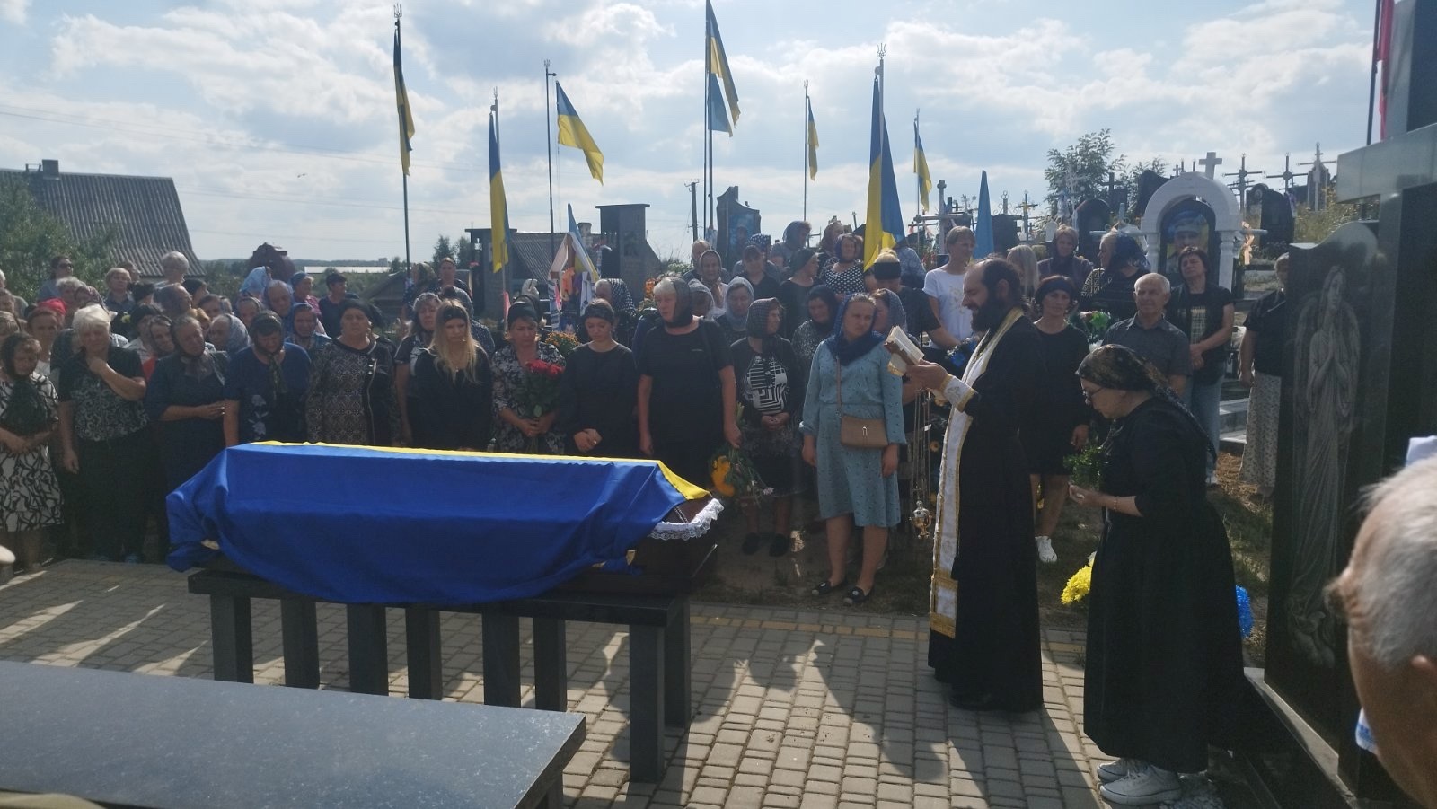 У громаді Сарненського району попрощалися з померлим військовим